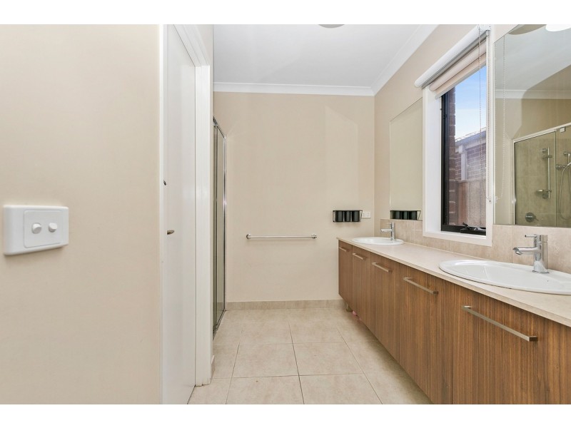 23 Pennsylvania Crescent, Point Cook VIC 3030