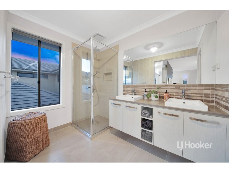 12 Banbury Street, Williams Landing VIC 3027