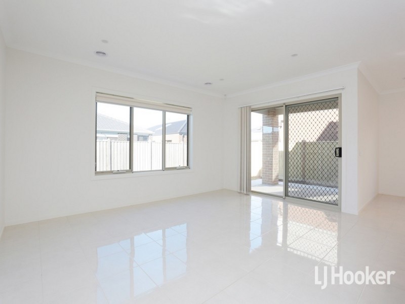 49 Baycrest Drive, Point Cook VIC 3030