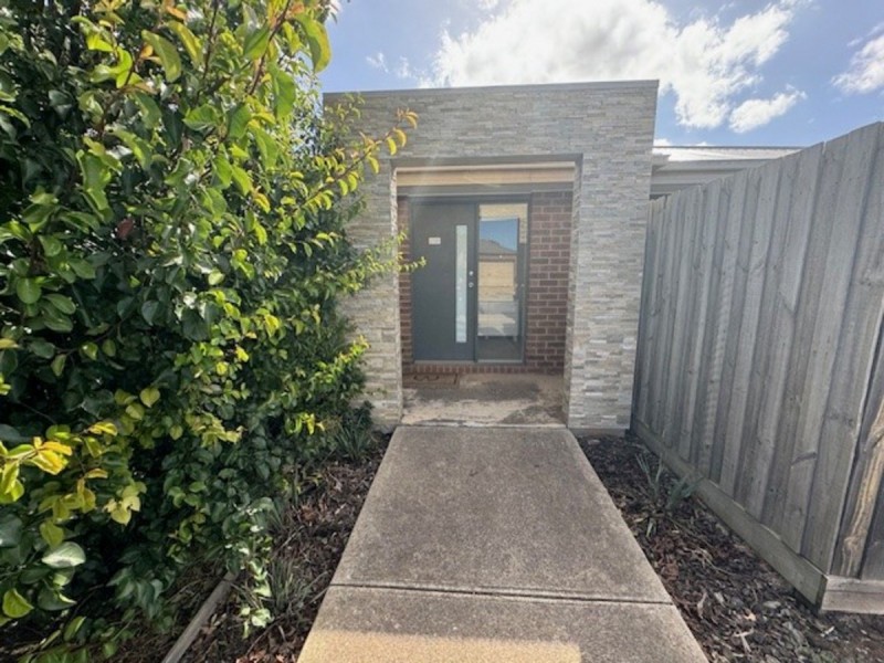 2/181 Riversdale Drive, Tarneit VIC 3029