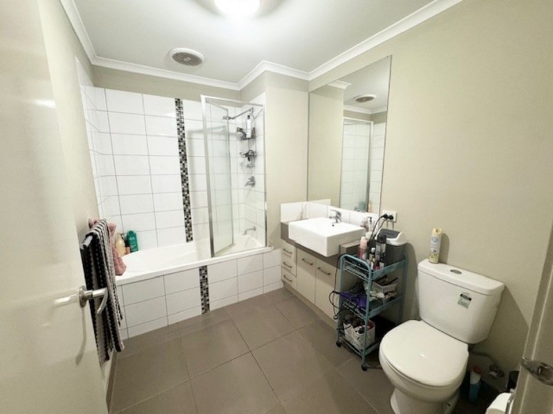 2/181 Riversdale Drive, Tarneit VIC 3029