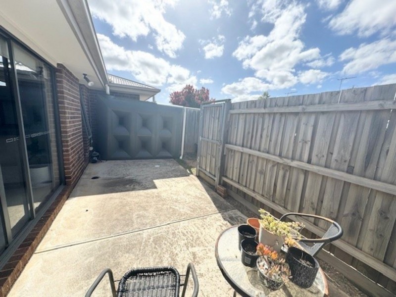 2/181 Riversdale Drive, Tarneit VIC 3029