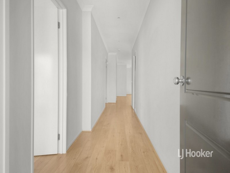 4 Flatbush Avenue, Point Cook VIC 3030