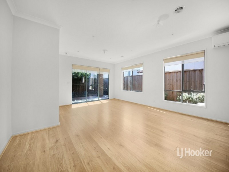 4 Flatbush Avenue, Point Cook VIC 3030