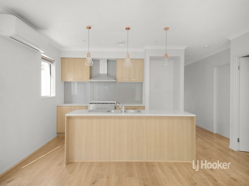 4 Flatbush Avenue, Point Cook VIC 3030