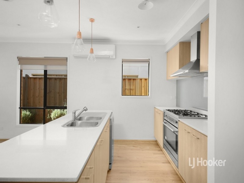 4 Flatbush Avenue, Point Cook VIC 3030