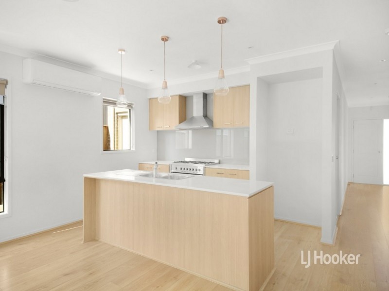 4 Flatbush Avenue, Point Cook VIC 3030