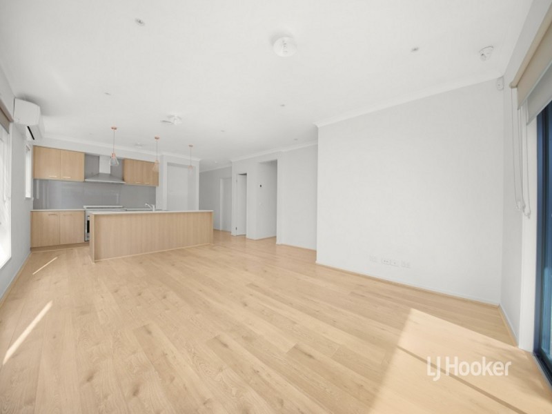 4 Flatbush Avenue, Point Cook VIC 3030