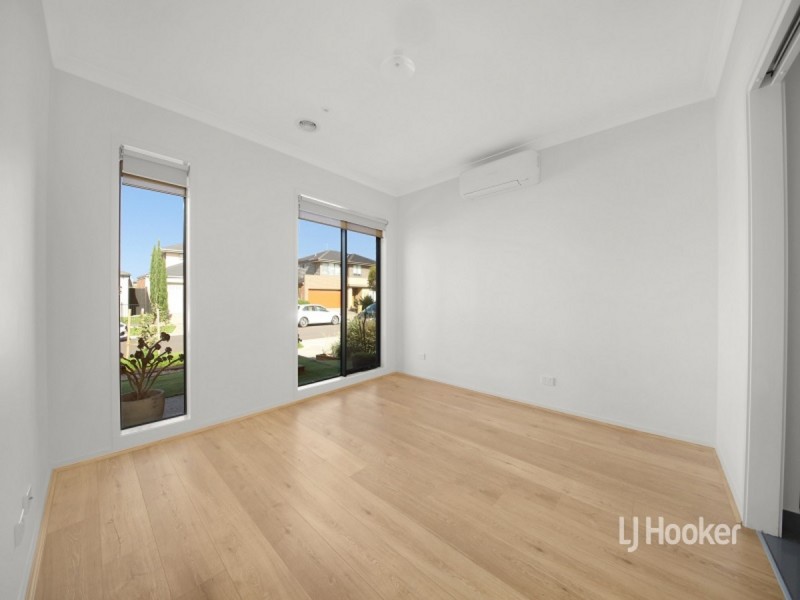 4 Flatbush Avenue, Point Cook VIC 3030