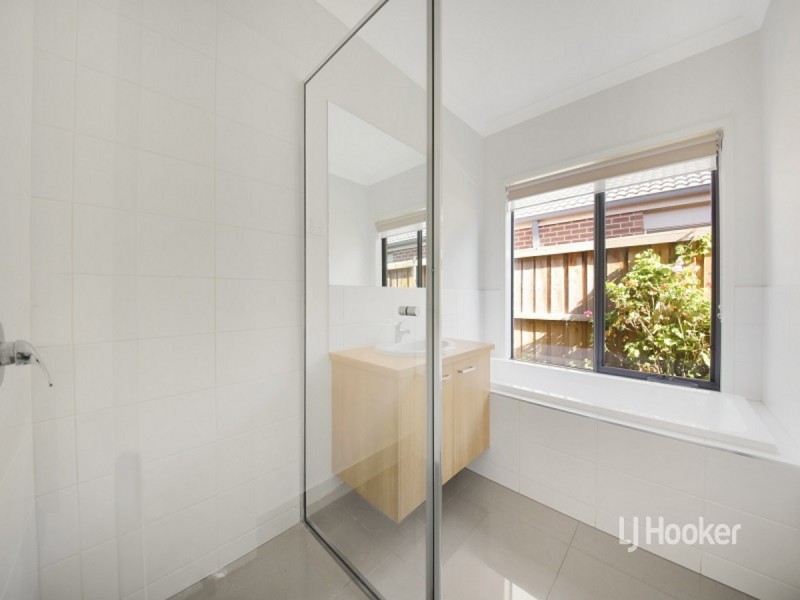 4 Flatbush Avenue, Point Cook VIC 3030