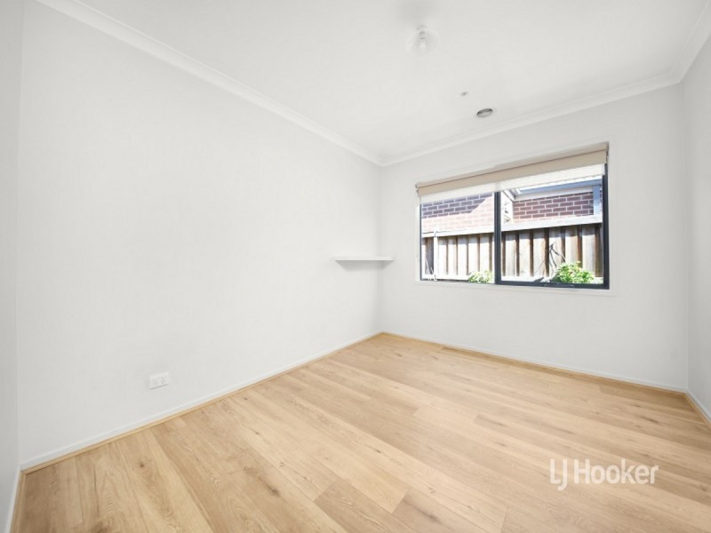 4 Flatbush Avenue, Point Cook VIC 3030