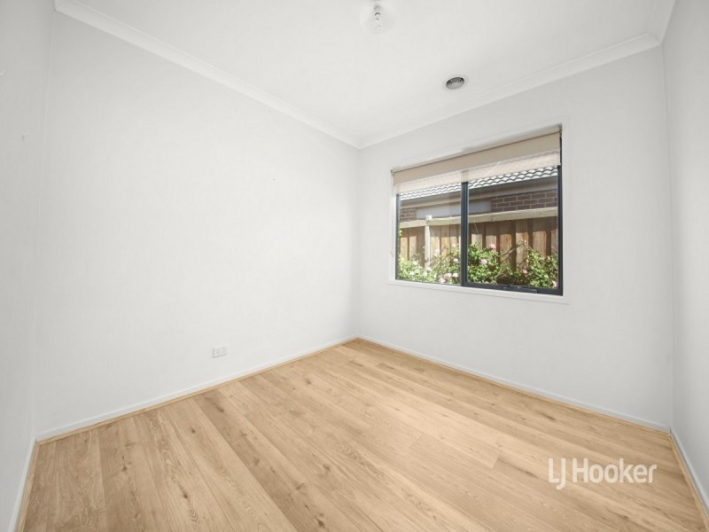 4 Flatbush Avenue, Point Cook VIC 3030