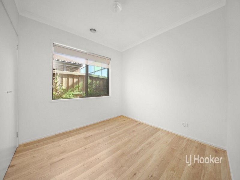 4 Flatbush Avenue, Point Cook VIC 3030