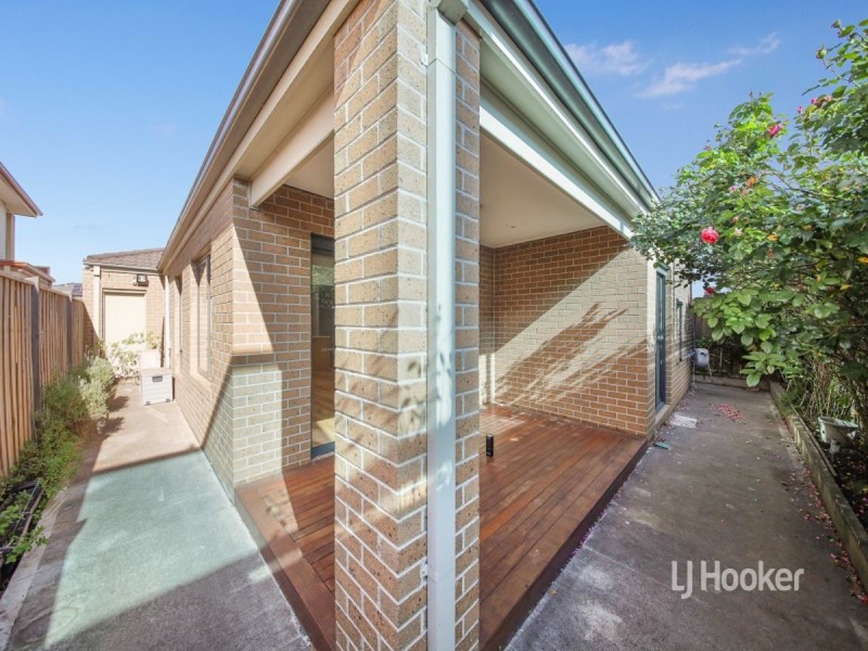 4 Flatbush Avenue, Point Cook VIC 3030