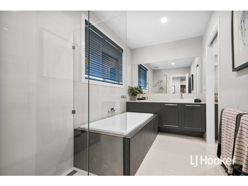 9 Irvine Rise, Werribee VIC 3030