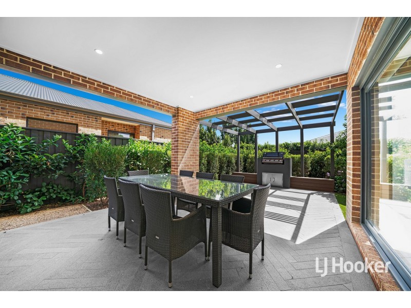 9 Irvine Rise, Werribee VIC 3030