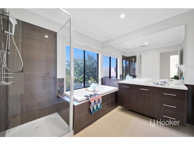 6 Hibiscus Crescent, Point Cook VIC 3030