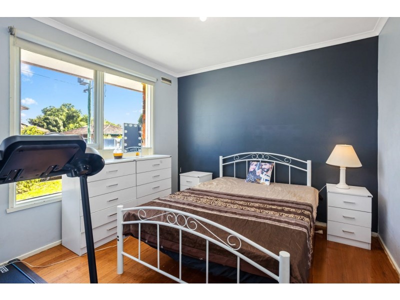 8 Mitchell Road, Melton South VIC 3338