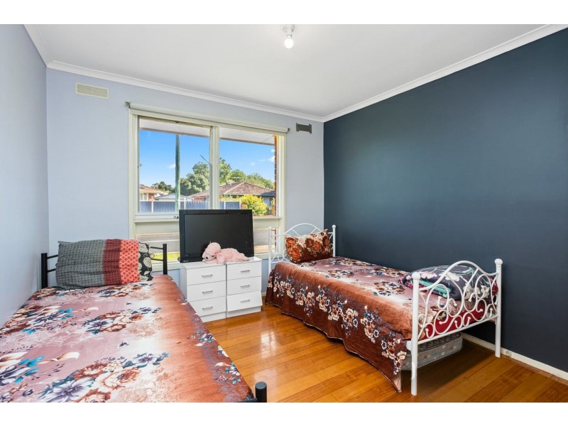 8 Mitchell Road, Melton South VIC 3338