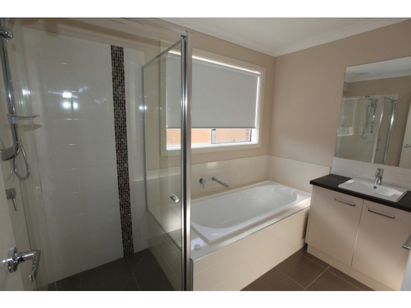 23 Bolivar Esplanade, Truganina VIC 3029