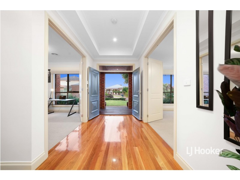 6 Brampton Close, Point Cook VIC 3030