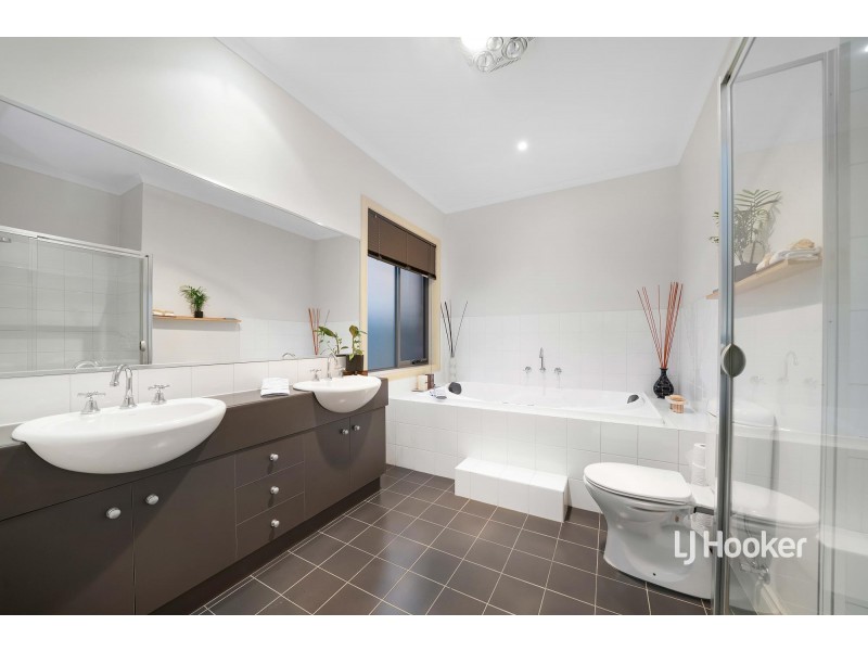 6 Brampton Close, Point Cook VIC 3030