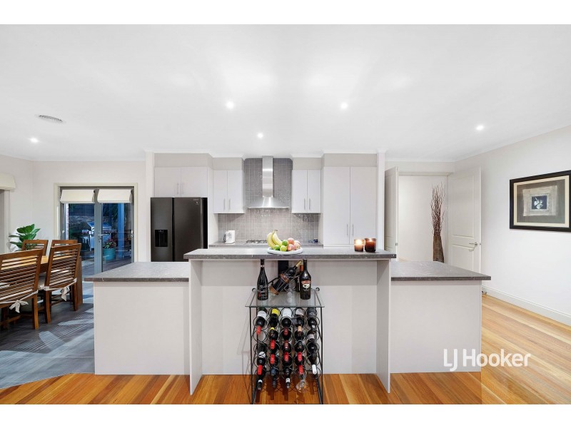 6 Brampton Close, Point Cook VIC 3030