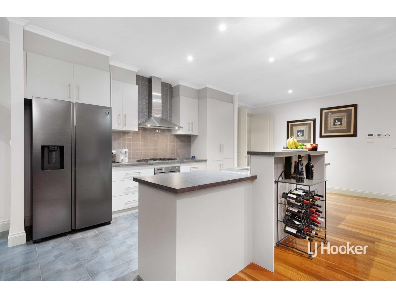 6 Brampton Close, Point Cook VIC 3030