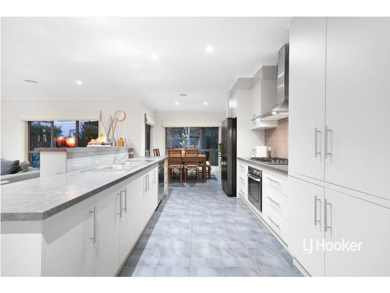 6 Brampton Close, Point Cook VIC 3030
