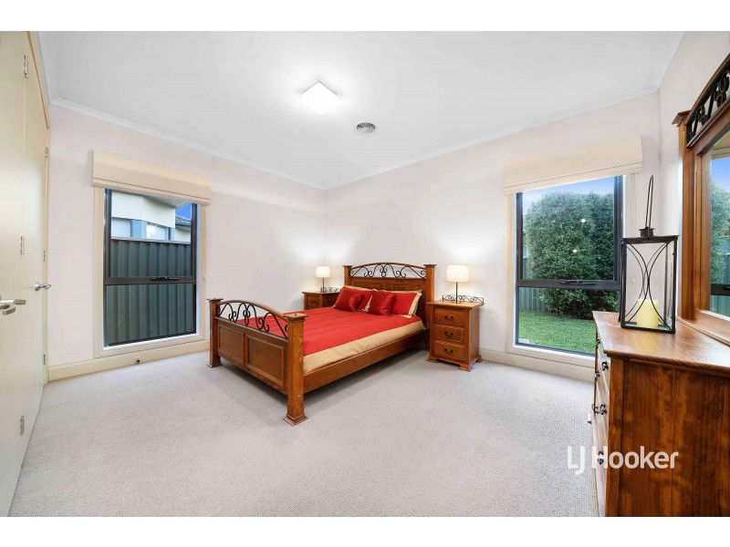 6 Brampton Close, Point Cook VIC 3030