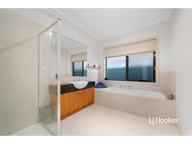 6 Brampton Close, Point Cook VIC 3030