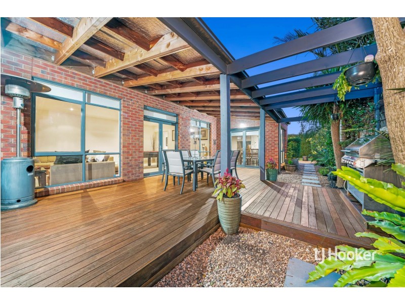 6 Brampton Close, Point Cook VIC 3030