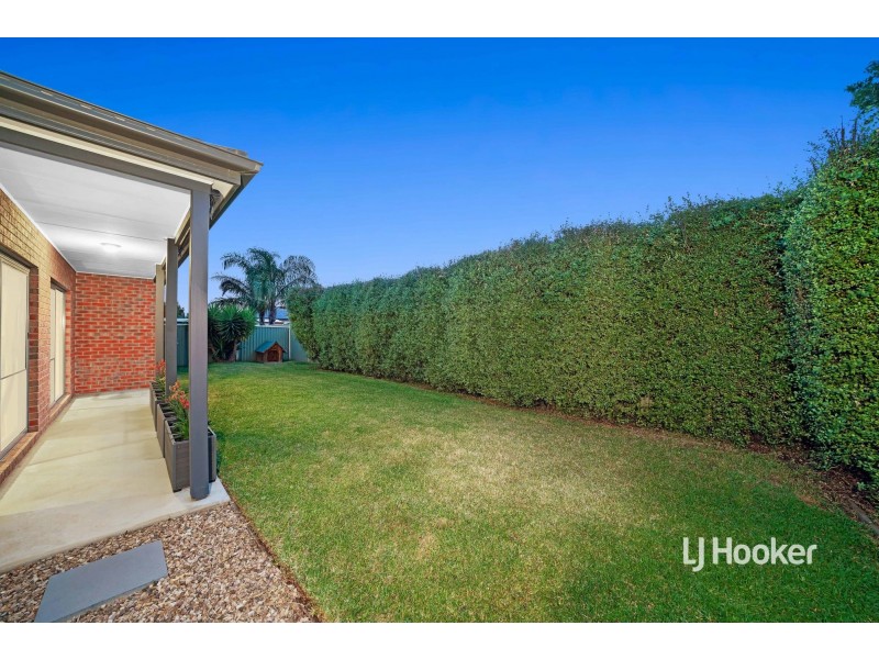 6 Brampton Close, Point Cook VIC 3030