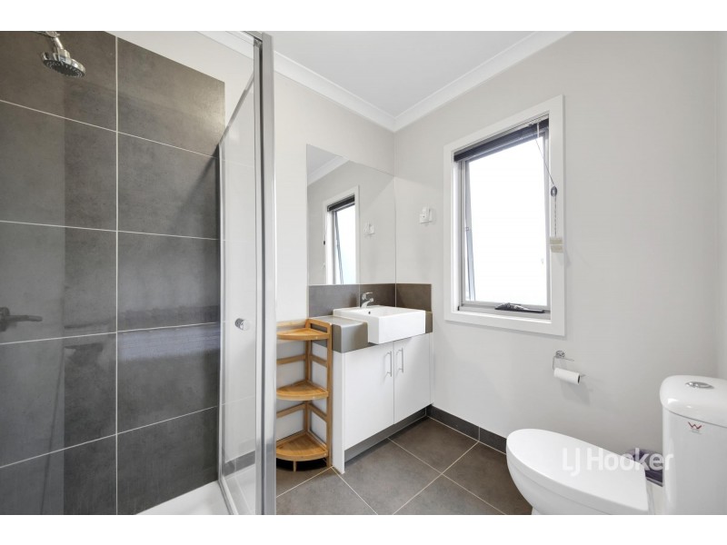 10/64 Escapade Boulevard, Craigieburn VIC 3064
