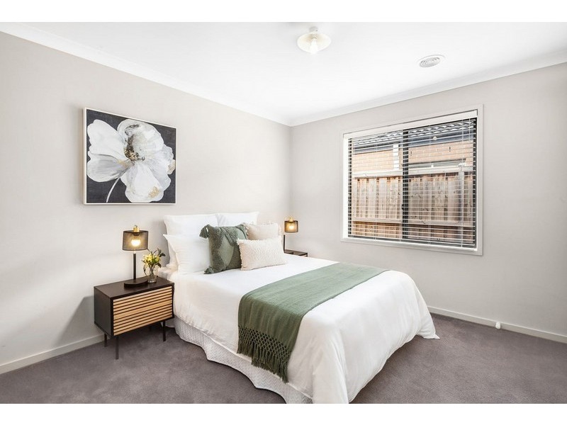 102 Grassbird Drive, Point Cook VIC 3030