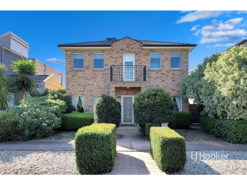 4 Grand Canal Boulevard, Sanctuary Lakes VIC 3030