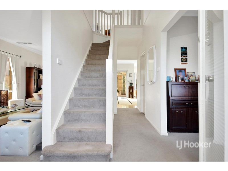 4 Grand Canal Boulevard, Sanctuary Lakes VIC 3030