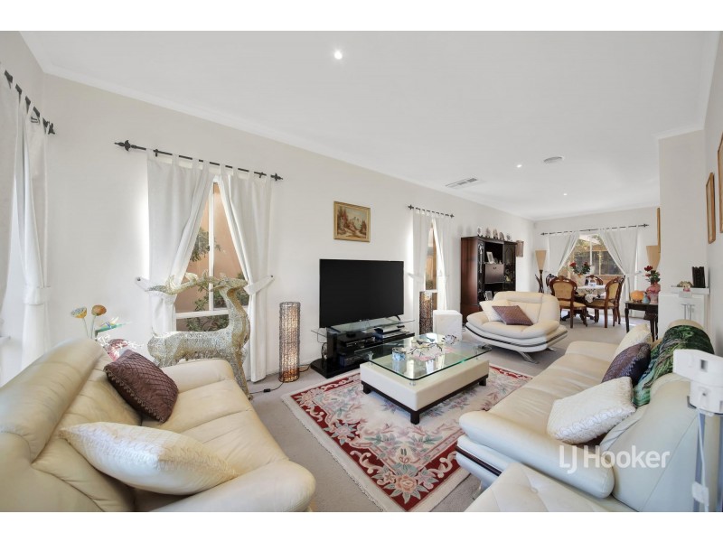 4 Grand Canal Boulevard, Sanctuary Lakes VIC 3030
