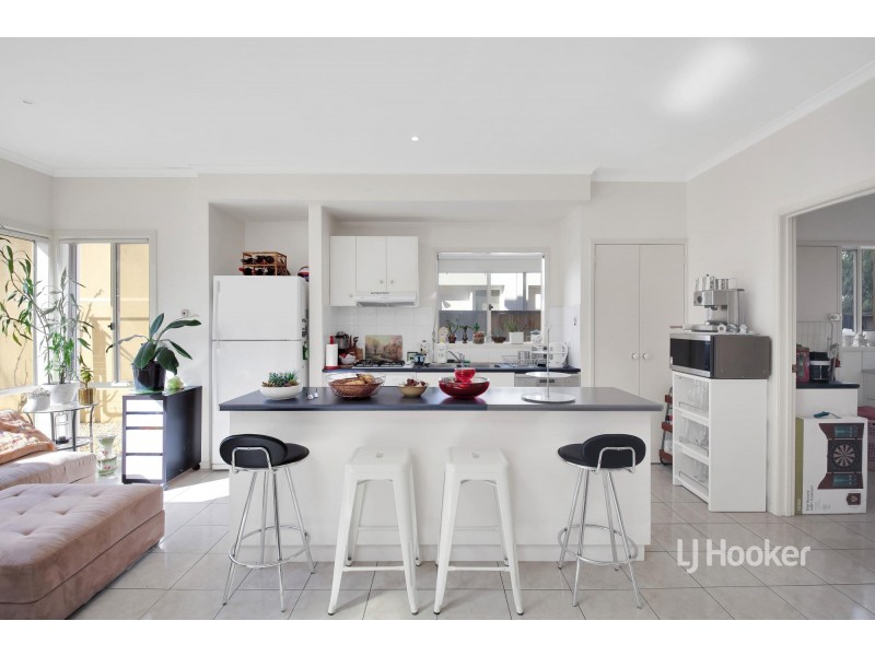 4 Grand Canal Boulevard, Sanctuary Lakes VIC 3030