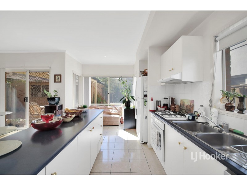 4 Grand Canal Boulevard, Sanctuary Lakes VIC 3030