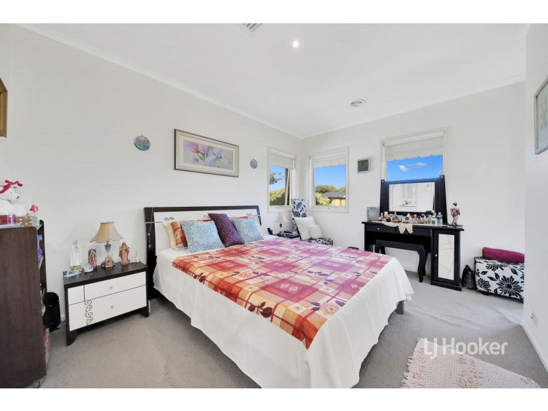 4 Grand Canal Boulevard, Sanctuary Lakes VIC 3030