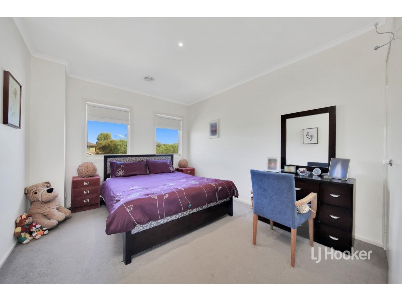4 Grand Canal Boulevard, Sanctuary Lakes VIC 3030