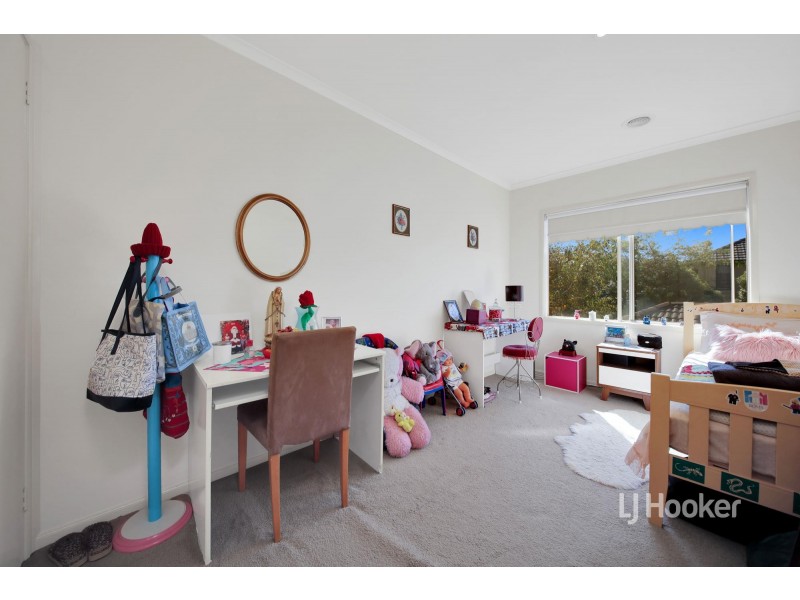 4 Grand Canal Boulevard, Sanctuary Lakes VIC 3030