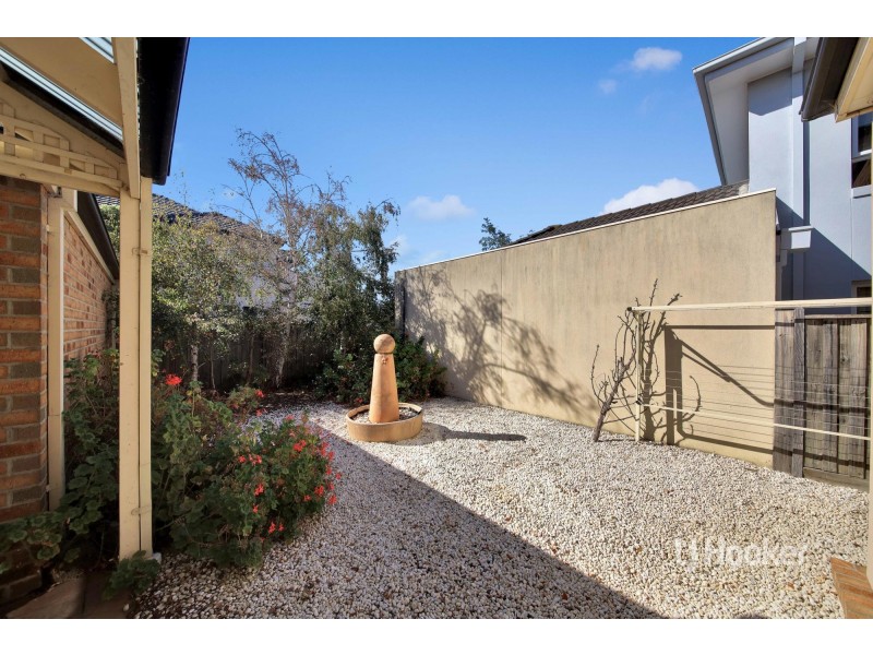 4 Grand Canal Boulevard, Sanctuary Lakes VIC 3030