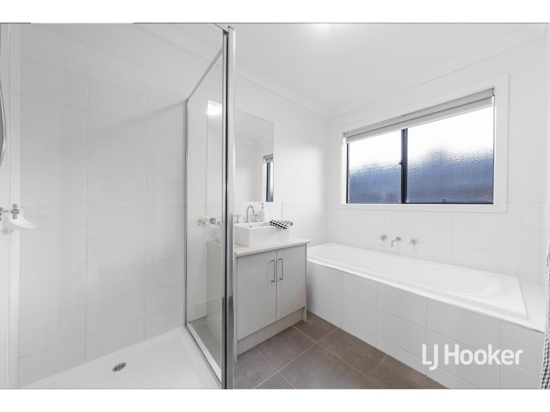 35 Seagrass Crescent, Point Cook VIC 3030