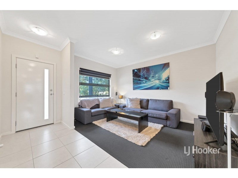 27 Everglade Crescent, Roxburgh Park VIC 3064