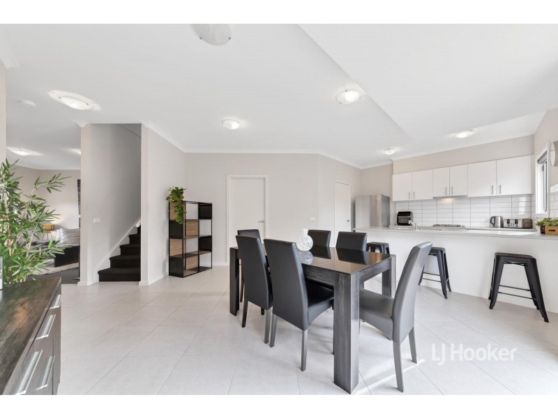 27 Everglade Crescent, Roxburgh Park VIC 3064