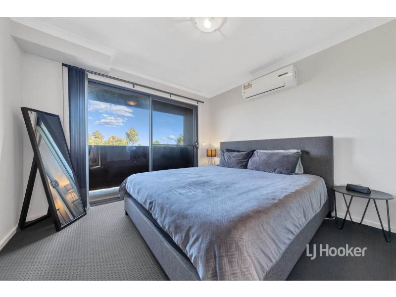 27 Everglade Crescent, Roxburgh Park VIC 3064