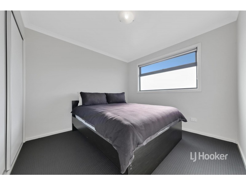 27 Everglade Crescent, Roxburgh Park VIC 3064