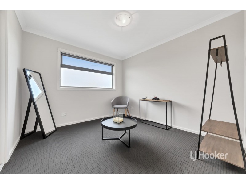 27 Everglade Crescent, Roxburgh Park VIC 3064